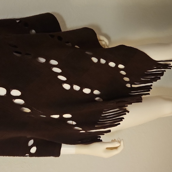 AVENUE 9 Dark Brown Knit Assymetric Fringe Peekaboo Shawl Hippie Poncho - Picture 5 of 10